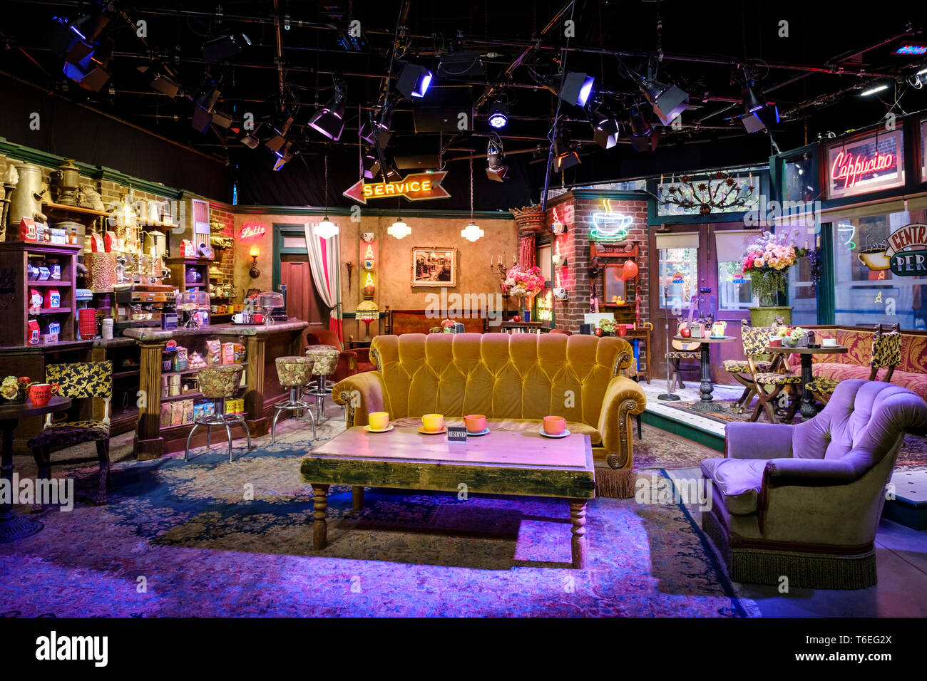 Central Perk Cafe film Reihe von weltberühmten Sitcom "Friends" bei Warner Bros Studio Tour Hollywood in Los Angeles, Kalifornien, USA Stockfoto