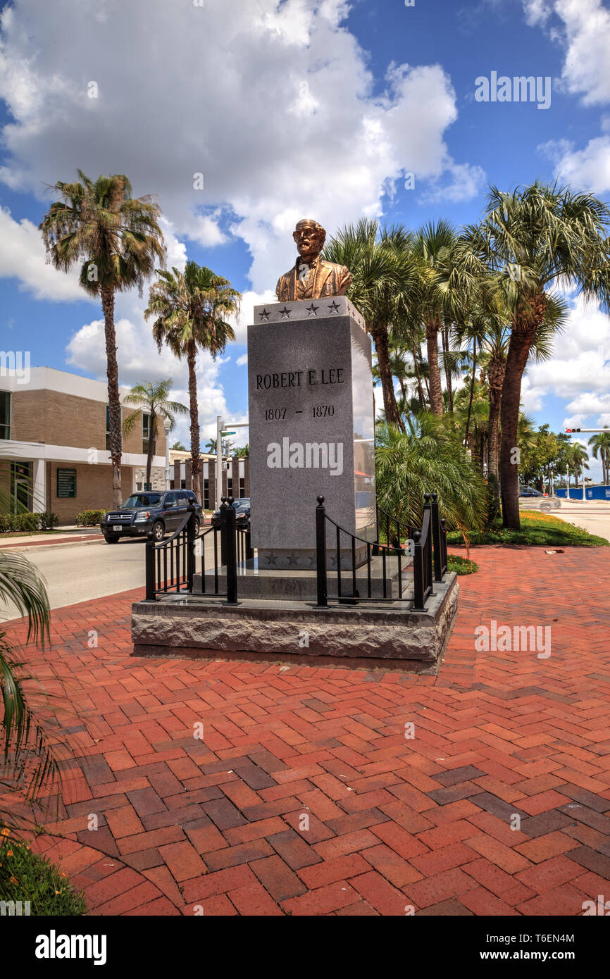 Umstrittener Robert E. Lee Monument in der Innenstadt von Fort Myers Stockfoto