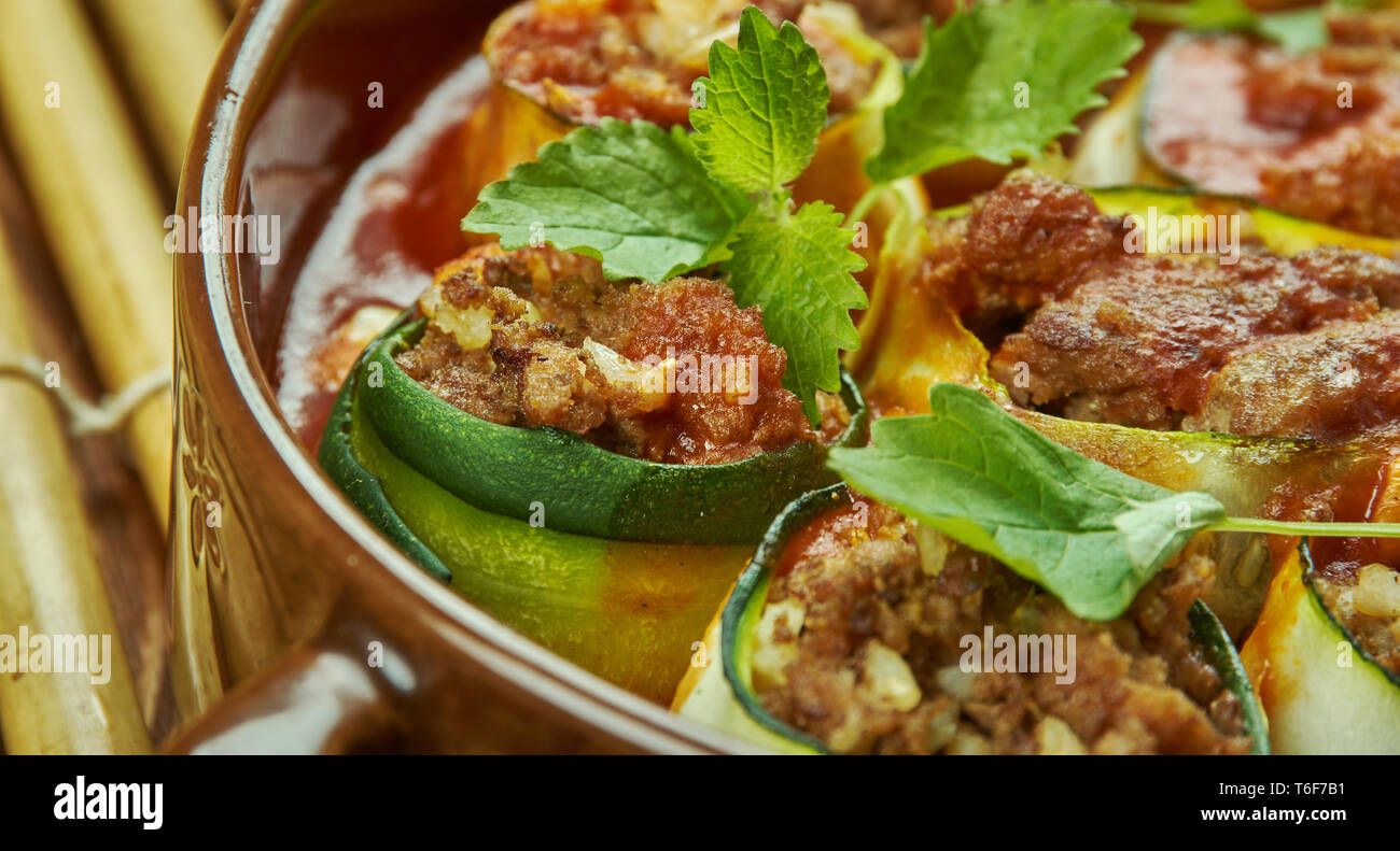Zucchini Enchilada Roll-Ups Stockfoto