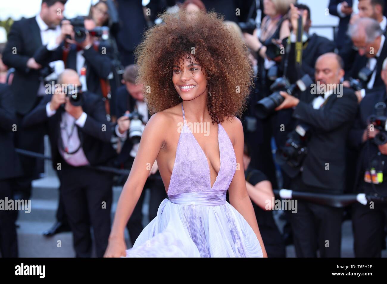 CANNES, Frankreich - 24. MAI 2017: Tina Kunakey besucht "betört" Screening auf den 70. Filmfestspielen von Cannes (Foto: Mickael Chavet) Stockfoto