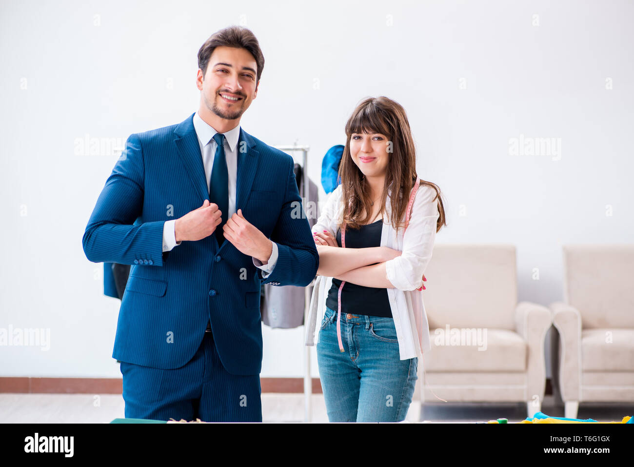 Professionelle maßgeschneiderte Messungen für Anzug Stockfoto
