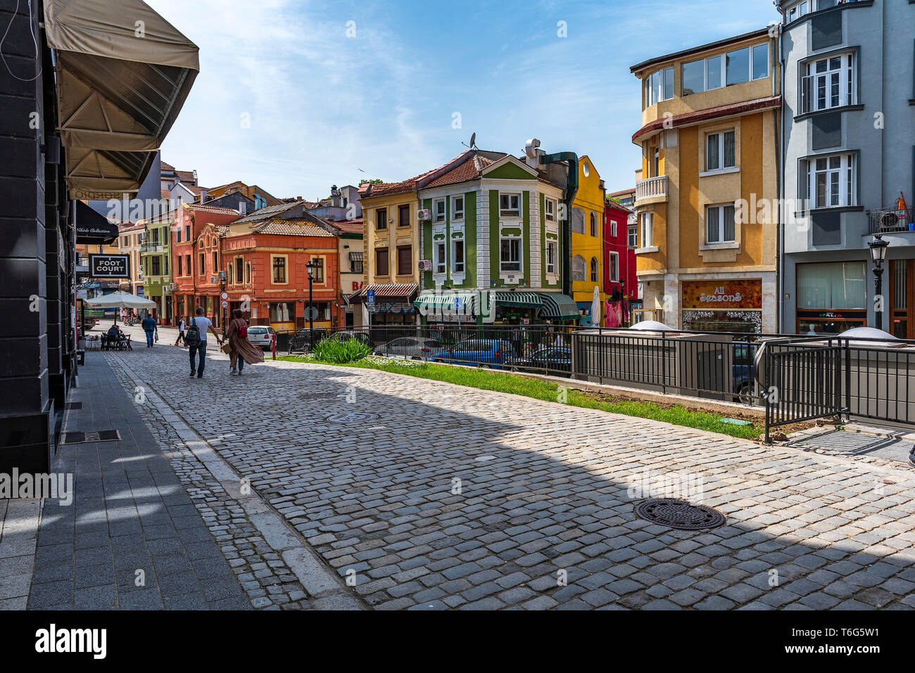 Straße und Häuser im Bezirk Kapana, Stadt von Plovdiv, Bulgarien Stockfoto