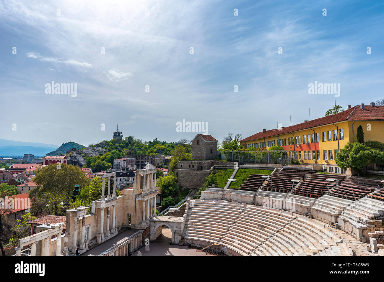 Sonnigen Nachmittag über römische Amphitheater in Plovdiv Stadt - Europäische Kulturhauptstadt 2019, Bulgarien. Stockfoto