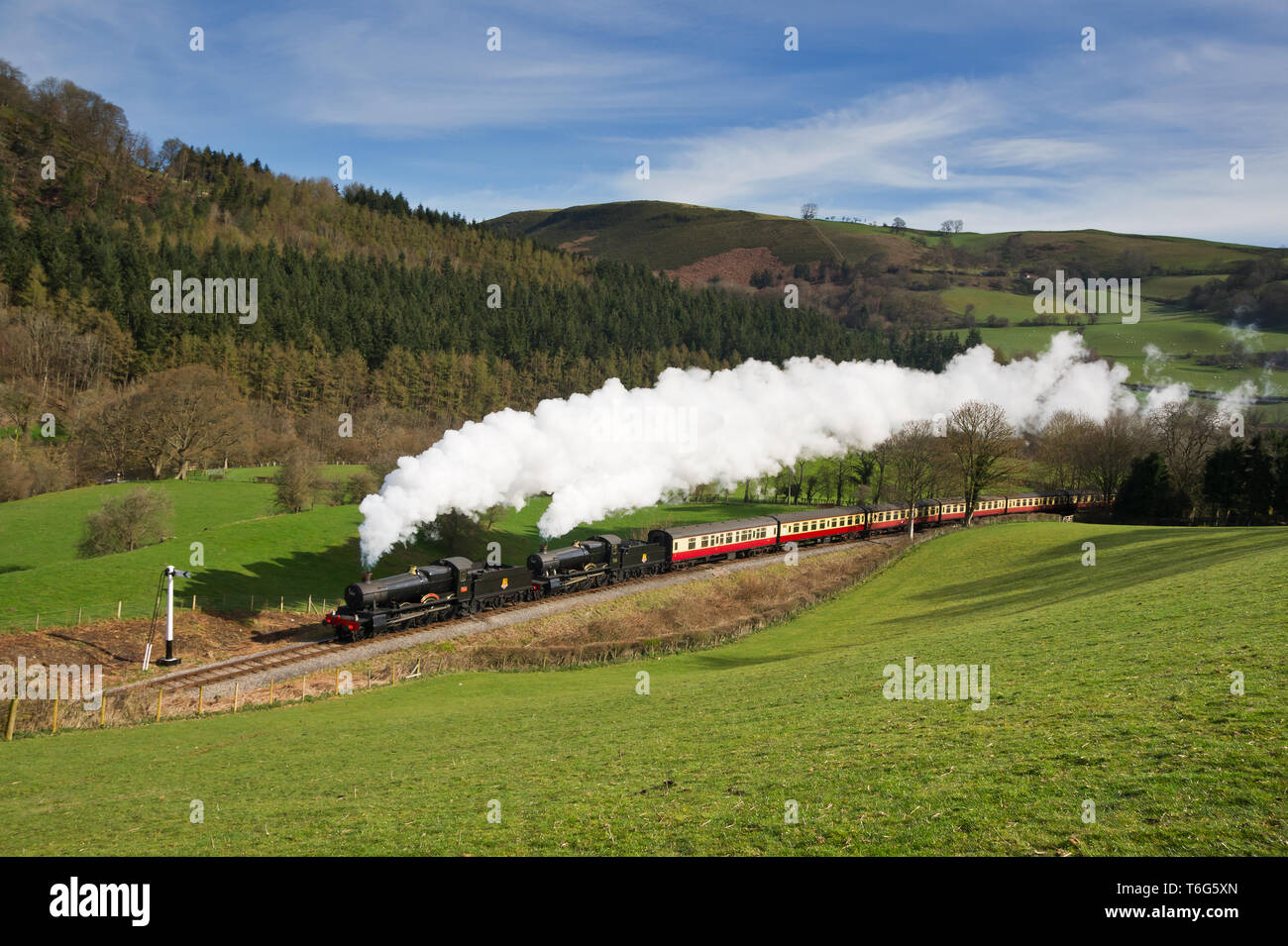 Die herrlichen Anblick von zwei herrenhäuser durch die Dee Tal arbeiten Stockfoto