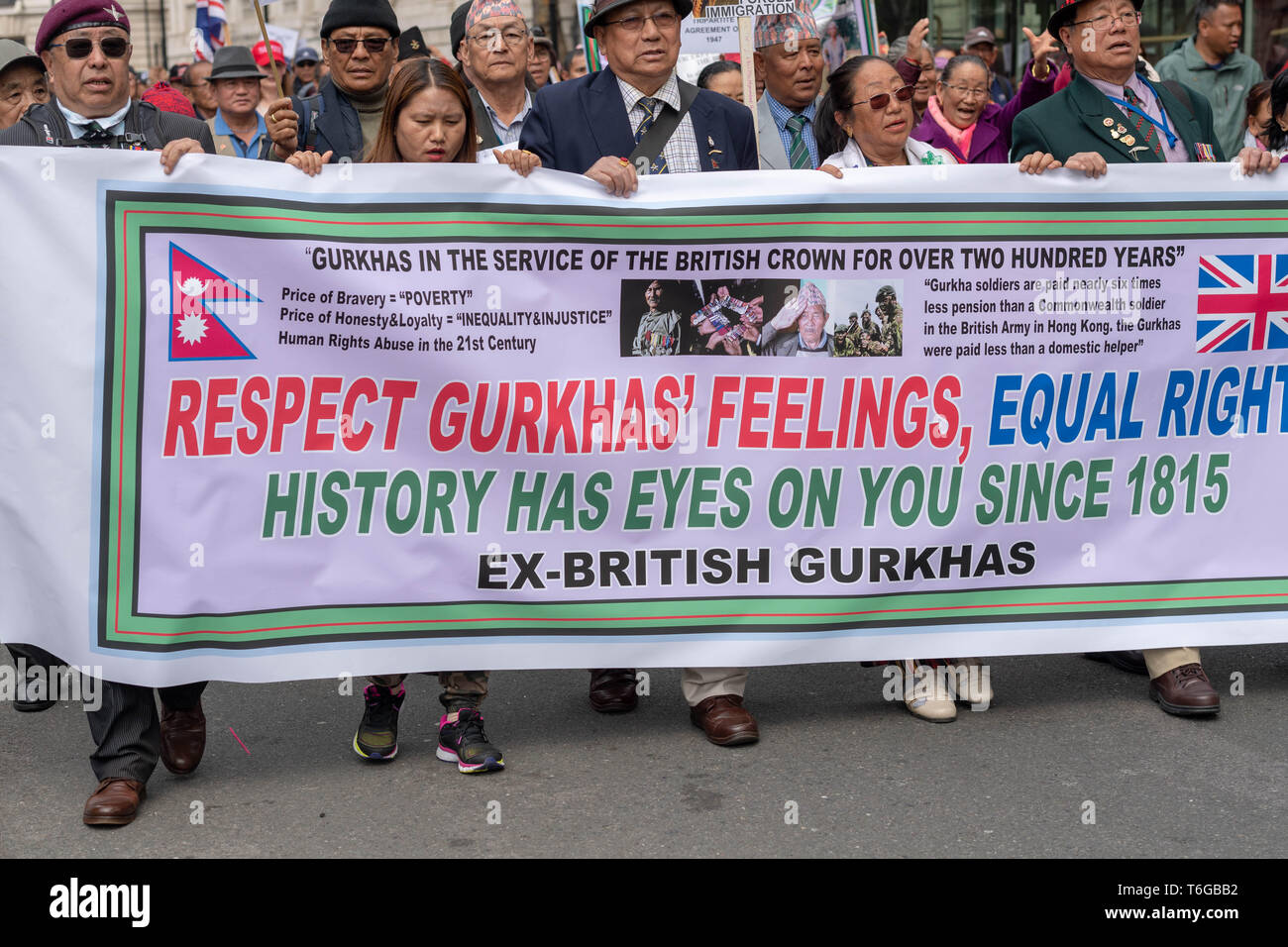 London, Großbritannien. 1. Mai 2019 Gurkha Veteranen März entlang Whitehall in einem Protest fordert gleiche Rechte mit britischen Soldaten und das Recht auf das Vereinigte Königreich zu kommen. Credit: Ian Davidson/Alamy leben Nachrichten Stockfoto