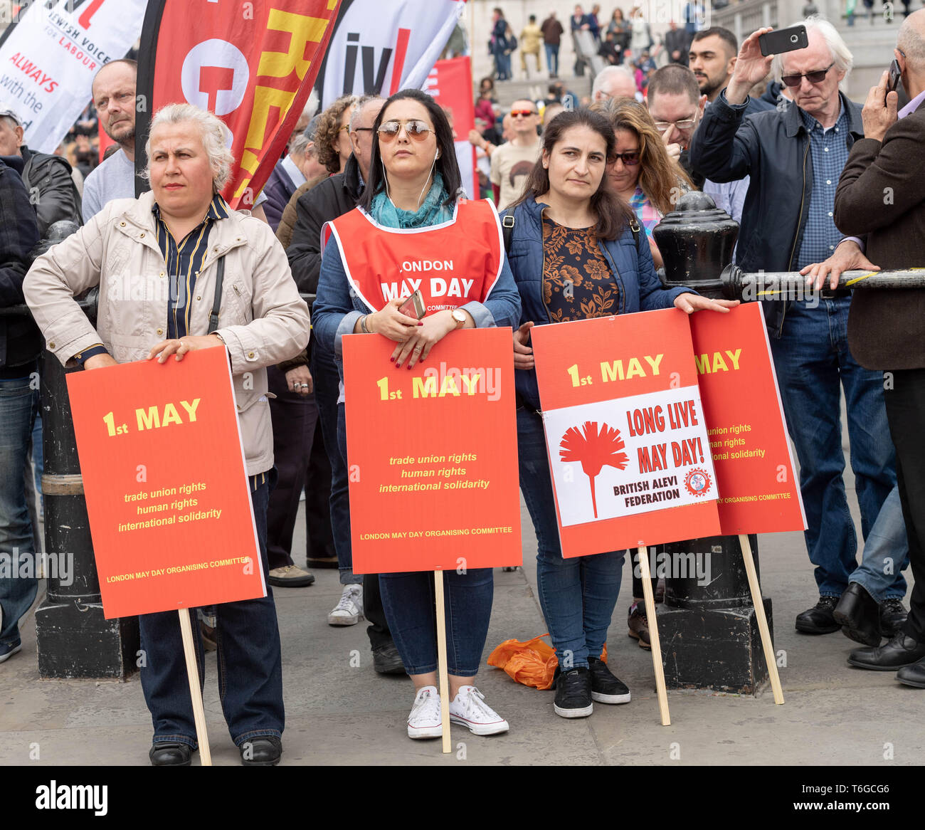 London, Großbritannien. 1. Mai 2019. Mai Tag der Arbeit Rally und März mit Gewerkschaften und internationale organsiations feiert Tag der Arbeit auf dem Trafalgar Square Credit: Ian Davidson/Alamy leben Nachrichten Stockfoto