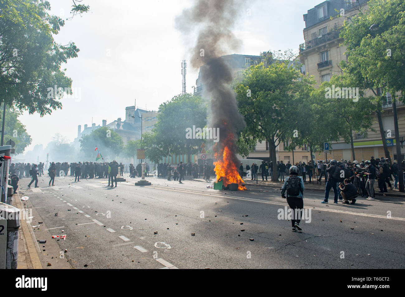 Paris, Frankreich. 1. Mai 2019. Demonstranten mit der Polizei in Paris während der jährlichen Tag der Demonstration zusammengestoßen. Credit: Peter Manning/Alamy leben Nachrichten Stockfoto