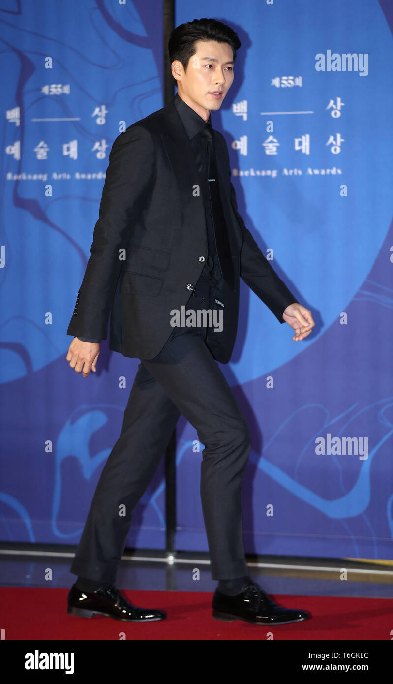 02 Mai, 2019. S. koreanischen Schauspieler Hyun Bin Koreanische Schauspieler Hyun Bin Spaziergänge auf dem roten Teppich während der 55 Baeksang Arts Awards in Seoul am 1. Mai 2019. Credit: Yonhap/Newcom/Alamy leben Nachrichten Stockfoto