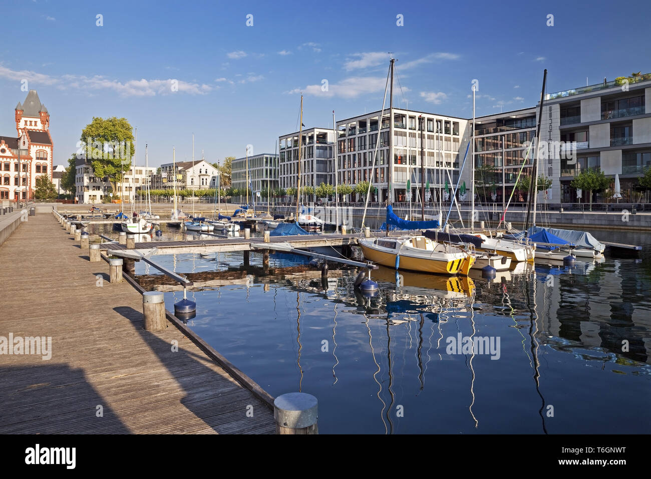 Segelboote und Hoerder Schloss am Phoenix See, Dortmund, Ruhrgebiet, Deutschland, Europa Stockfoto