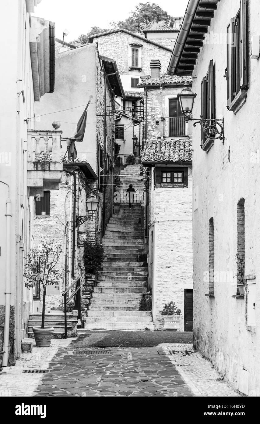 Montenero Sabino (Rieti, Italien) - einen sehr kleinen und charmanten mittelalterlichen Dorf in Stein mit Burg, auf dem Hügel, Sabina Rieti, Region Latium Stockfoto