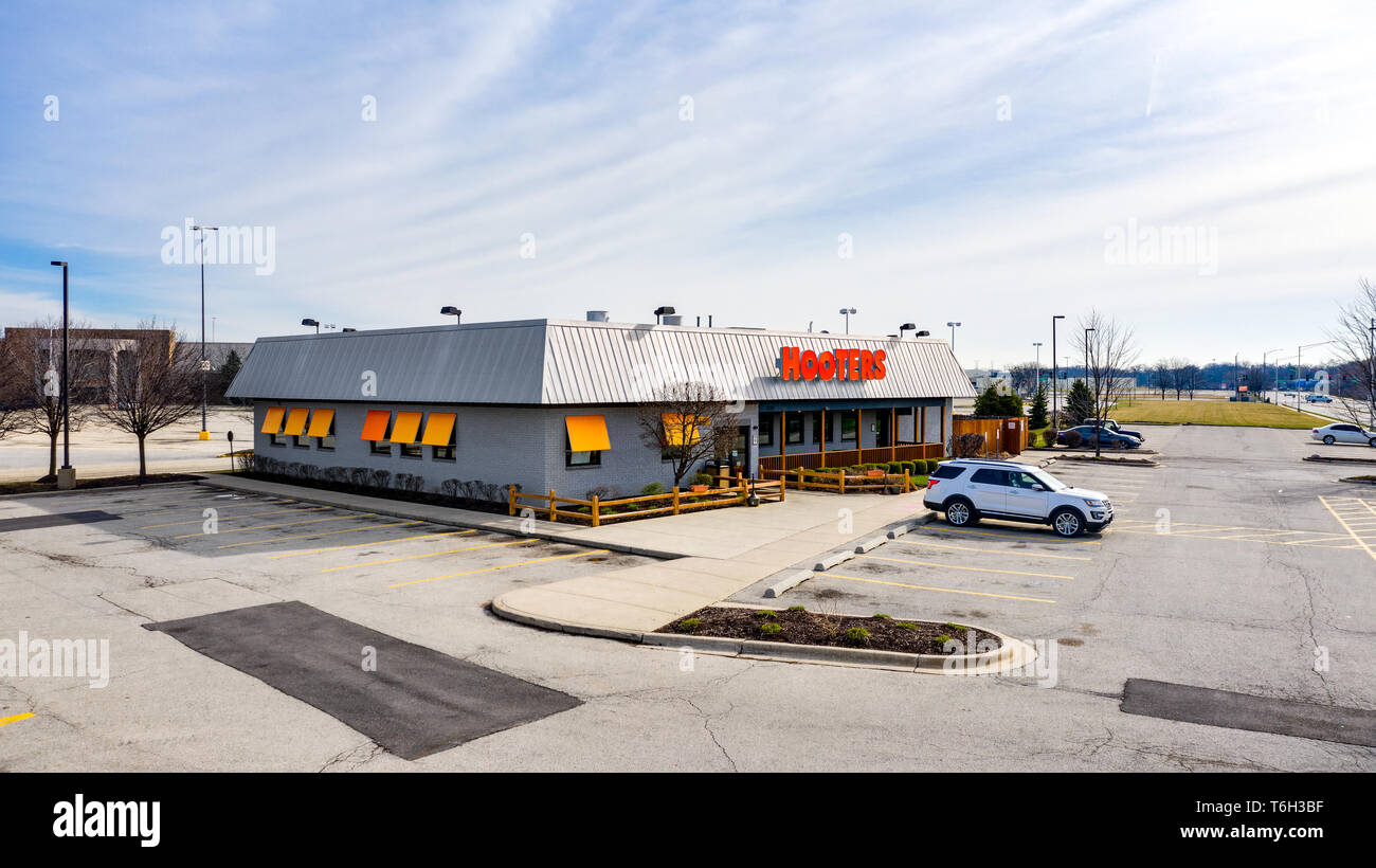 Hooters ist eine amerikanische Kette Restaurant, das für seine Chicken ...