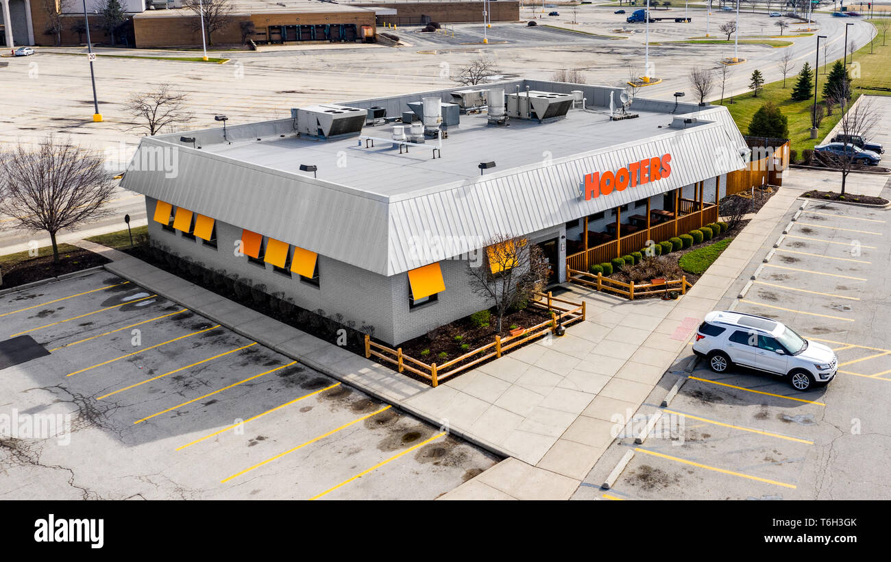 Hooters ist eine amerikanische Kette Restaurant, das für seine Chicken ...