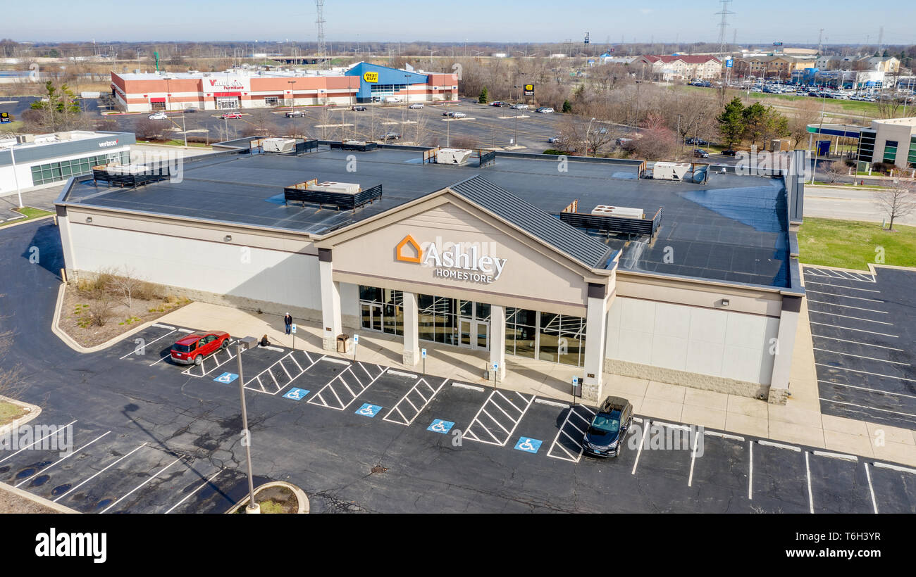 Eine Drohne/Luftaufnahme eines Ashley Furniture Store. Ashley Furniture wurde in der Wirtschaft seit 1997 mit mehr als 800 Standorten weltweit. Stockfoto