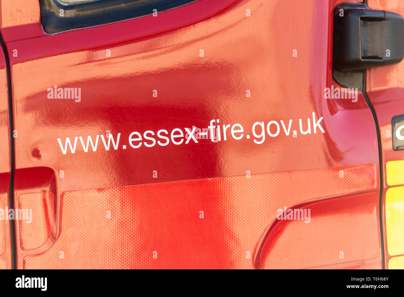 Essex Feuerwehr Fire Engine Tür mit Web-Adresse. Red Fire Gerät mit Internet link Www.essex-fire.gov.uk Stockfoto