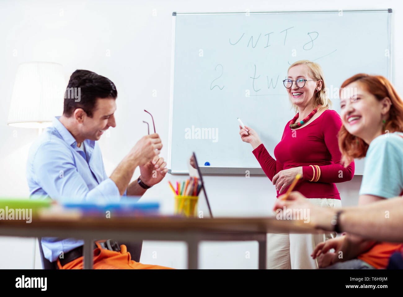 Freundliche nette Leute Spaß haben während ihrer Klasse Stockfoto