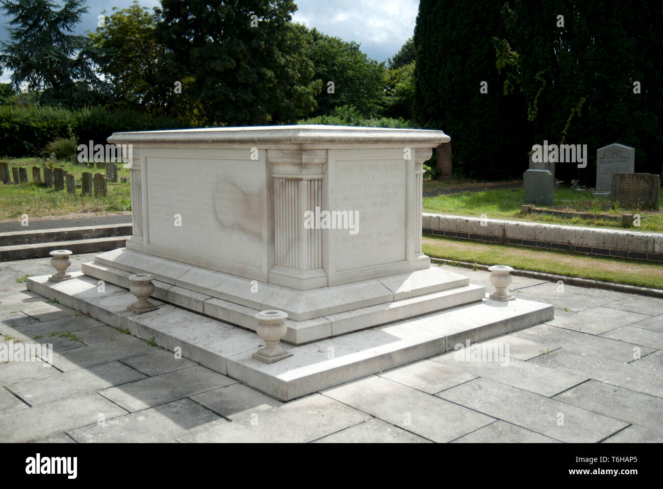 Der R101 Luftschiff Memorial in St. Mary's Church Yard, Cardington. Die 48 Commerating Royal Airforce Personal, starb, als es im Oktober 1930 stürzte. Stockfoto