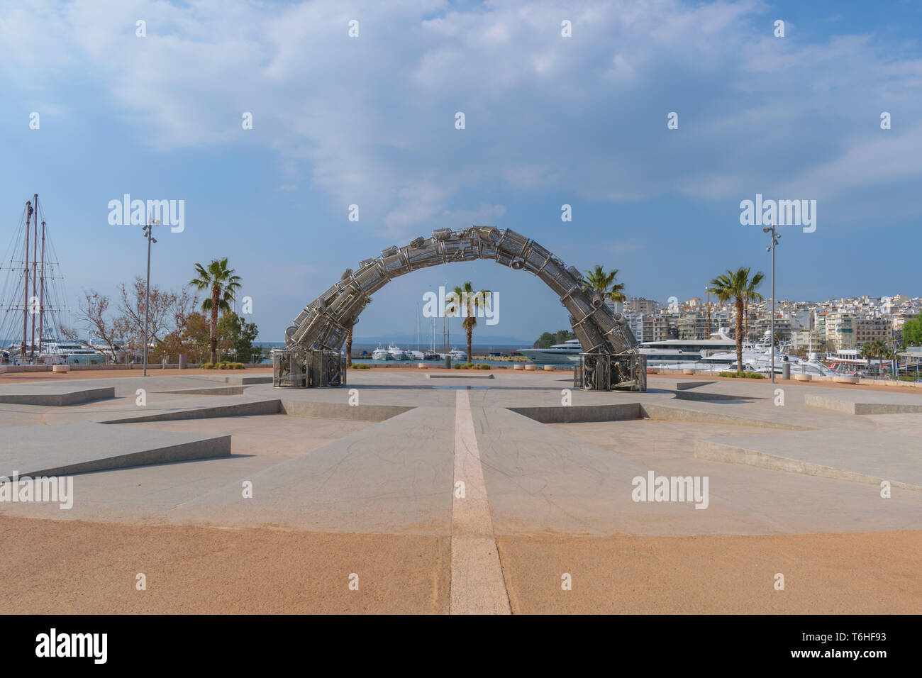 Piräus, Griechenland - 24. März 2019: Völkermord Denkmal der pontischen Griechen in Alexandras Square, Marina Zeas Stockfoto