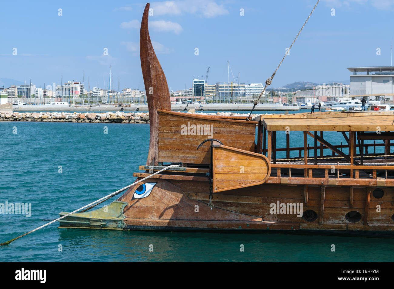 Marina Flisvos, Athen - 24. März 2019: trireme Olympias griechischen Alten Schlachtschiff Replik Stockfoto