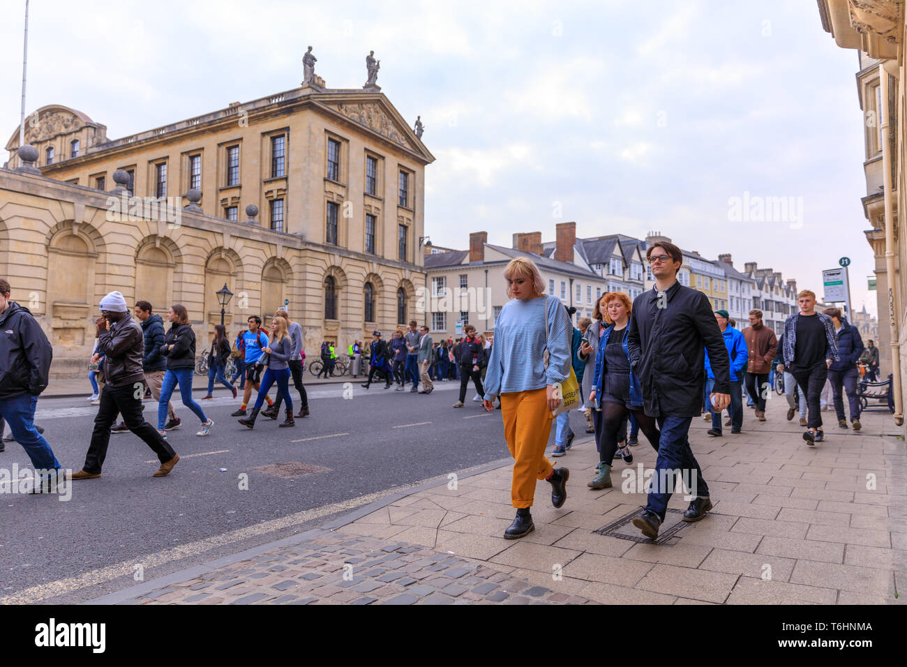 Oxford, UK. Mai, 2019. Die Leute wandern ab Mai Tag feiern. Stockfoto