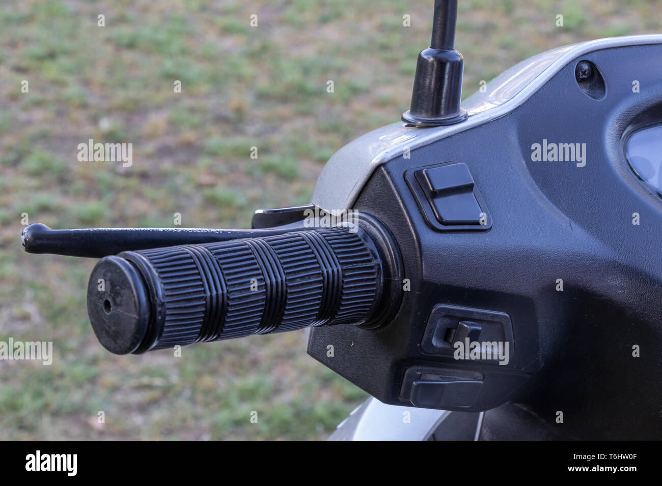Scooter Links closeup mit vorderer Bremse Hebel und Schalter Griff Stockfoto