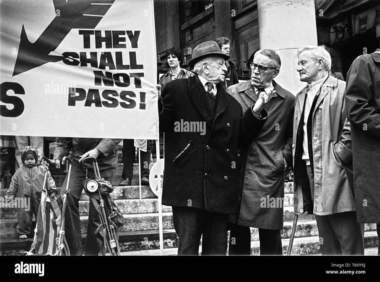57/6 London; Spanischer Bürgerkrieg Internationale Brigade Männer an Anti Nazi League März 1978 Stockfoto