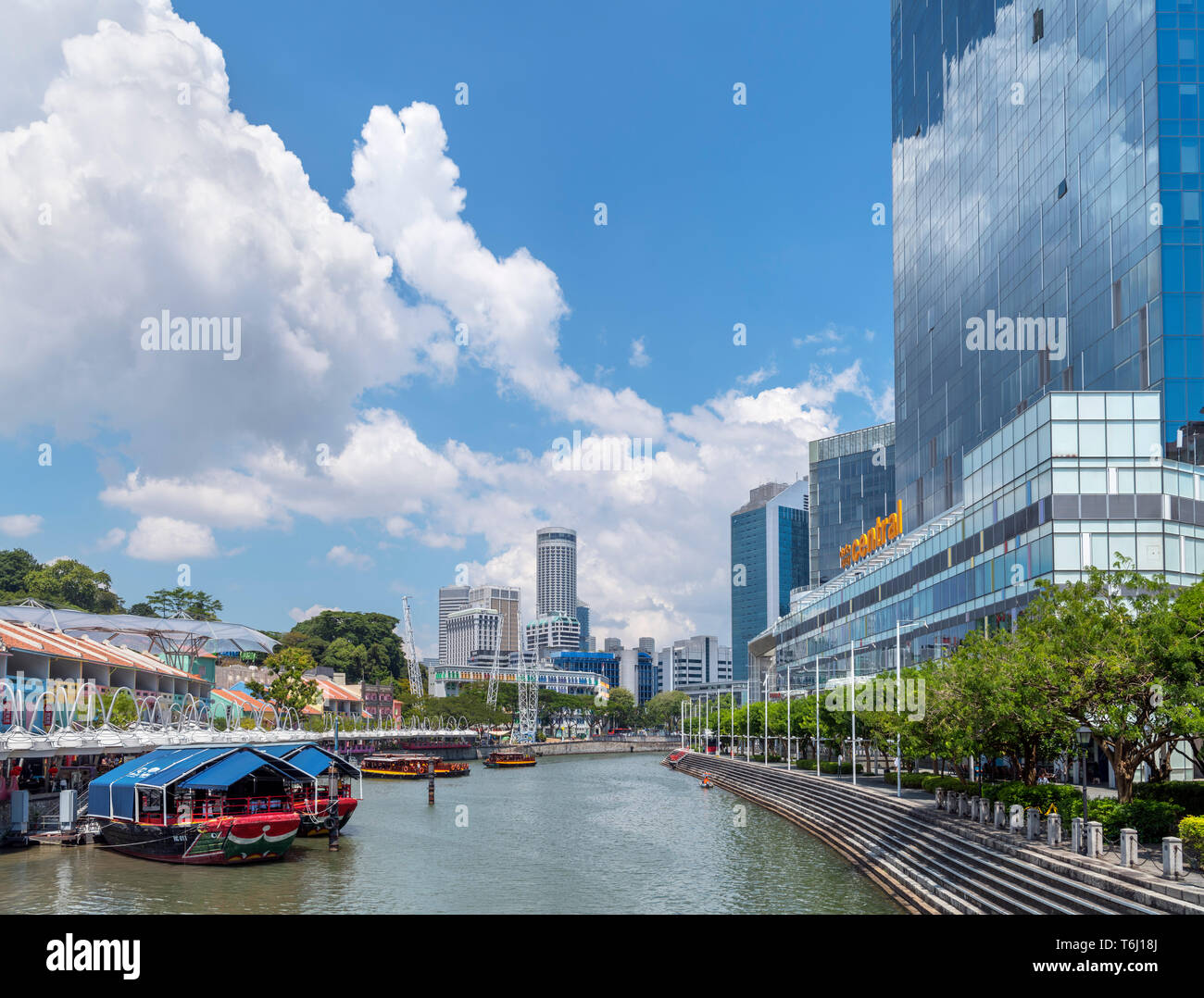 Clarke Quay und der Singapore River gelesen von Bridge, Singapore City, Singapur Stockfoto
