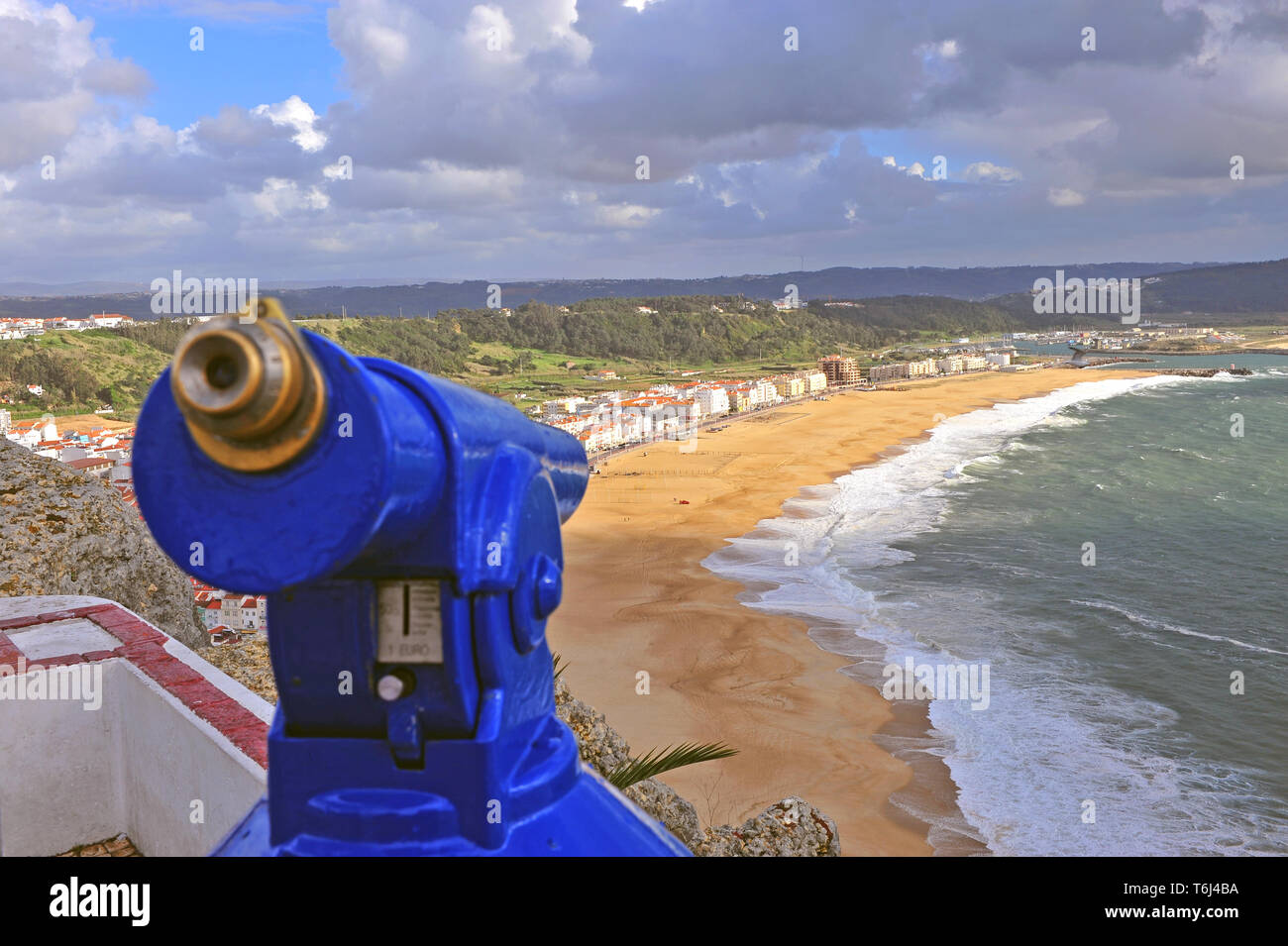 Binocular oben in Nazare, Portugal Stockfoto
