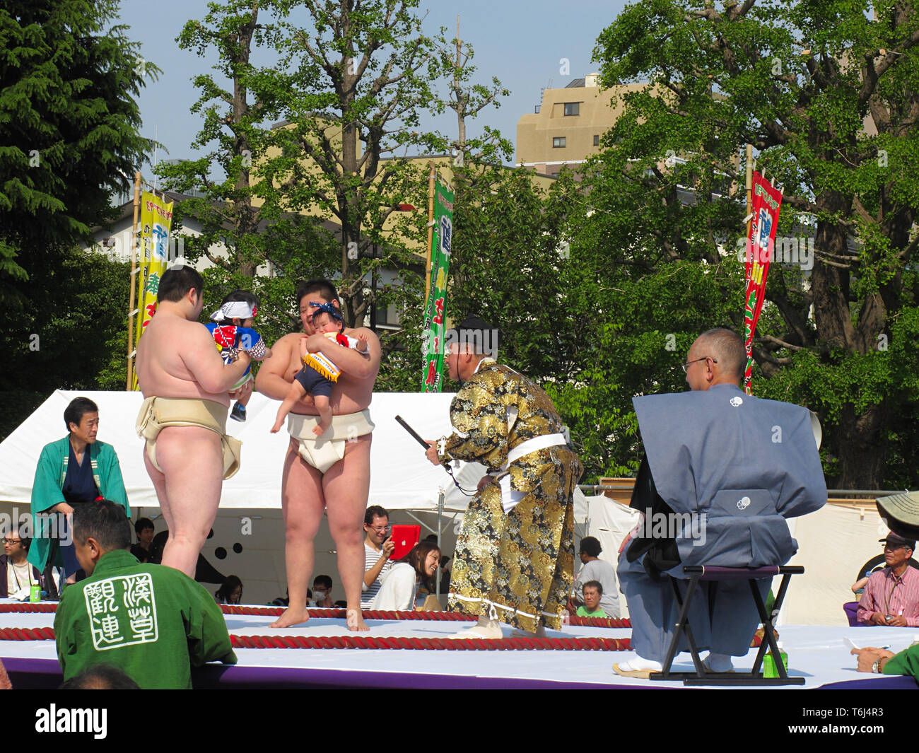 Tokio, Japan, Sumo Ausstellung in der Nähe von ameyayokocho Markt Stockfoto