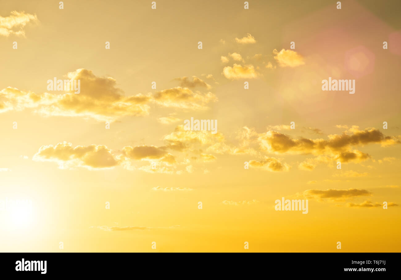 Sonnenuntergang Himmel im Sommer (mit Flares ver) Stockfoto