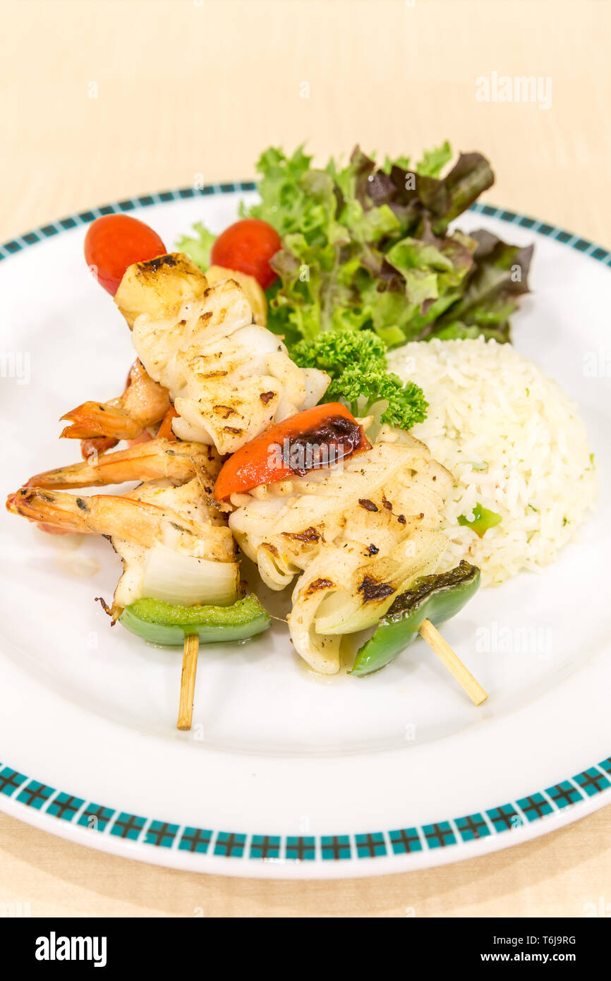 Gegrillte Meeresfrüchte Spieß Stockfoto