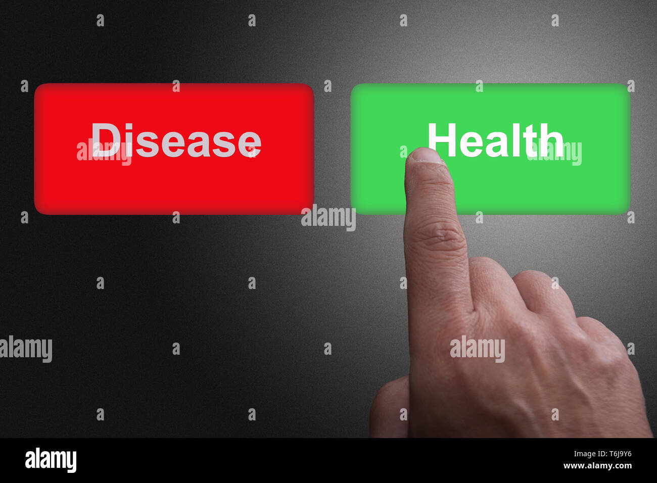 Tasten mit schriftlicher Krankheit und Gesundheit und der Zeigefinger, auf einem grauen Hintergrund Farbverlauf Stockfoto
