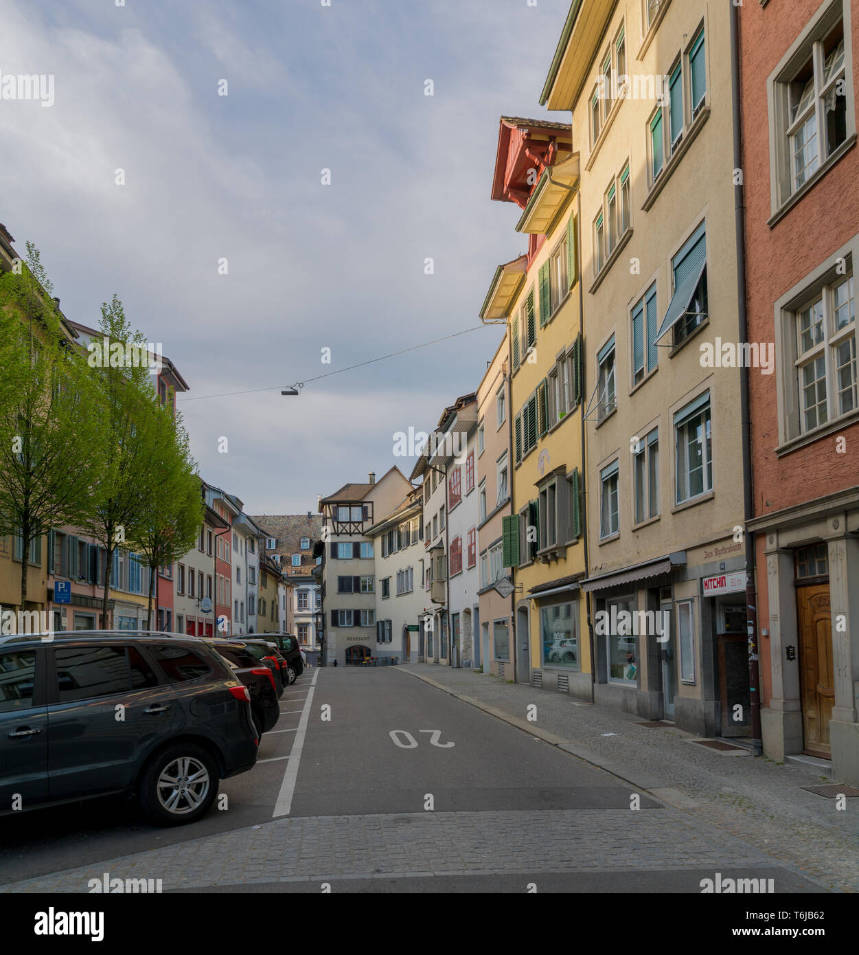 Schaffhausen, SH, Schweiz - 22 April 2019: groß Parkplätze und Parkplätze in der Altstadt von Schaffhausen Stockfoto