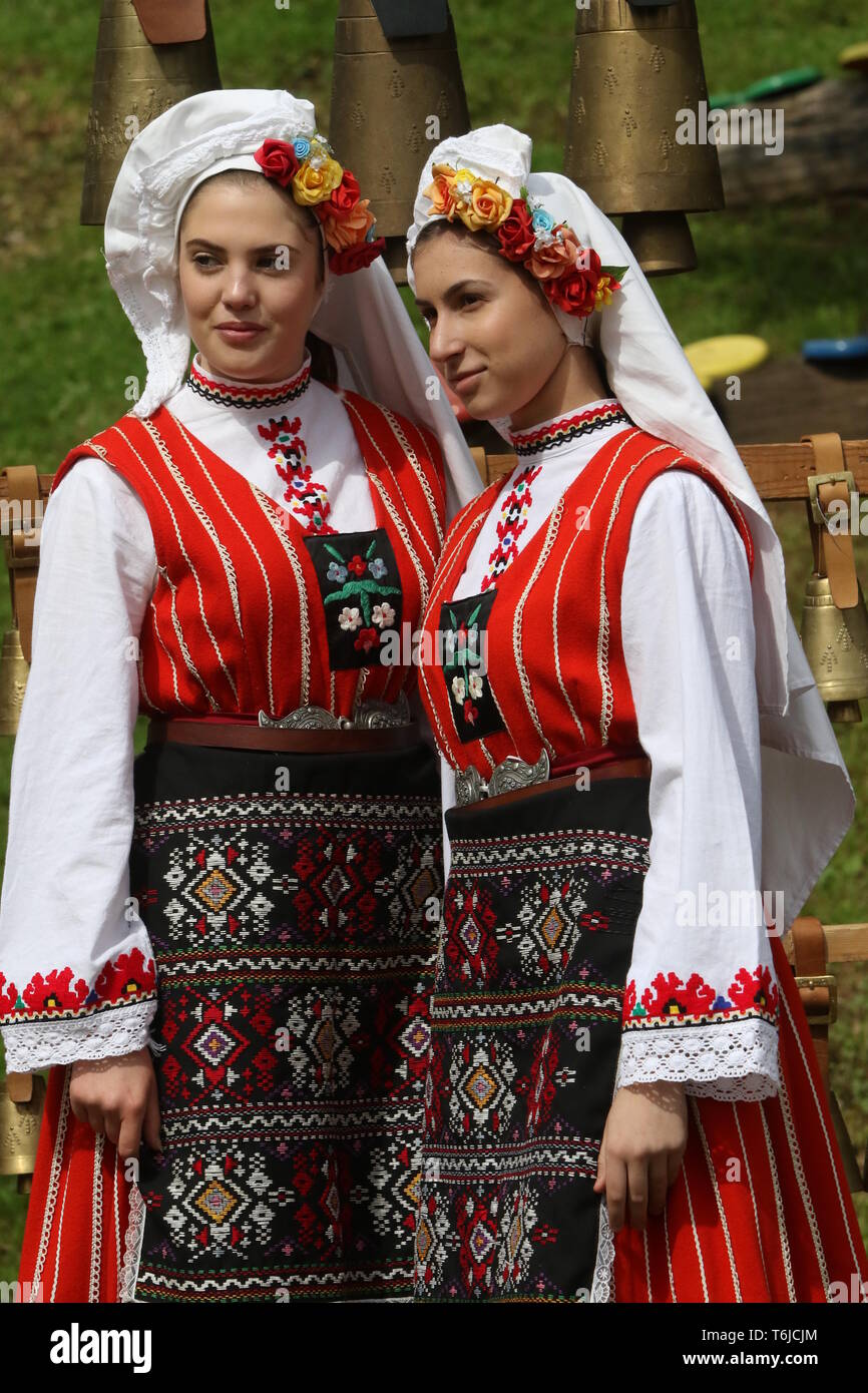 Menschen in traditionellen authentischen Trachten Stockfoto