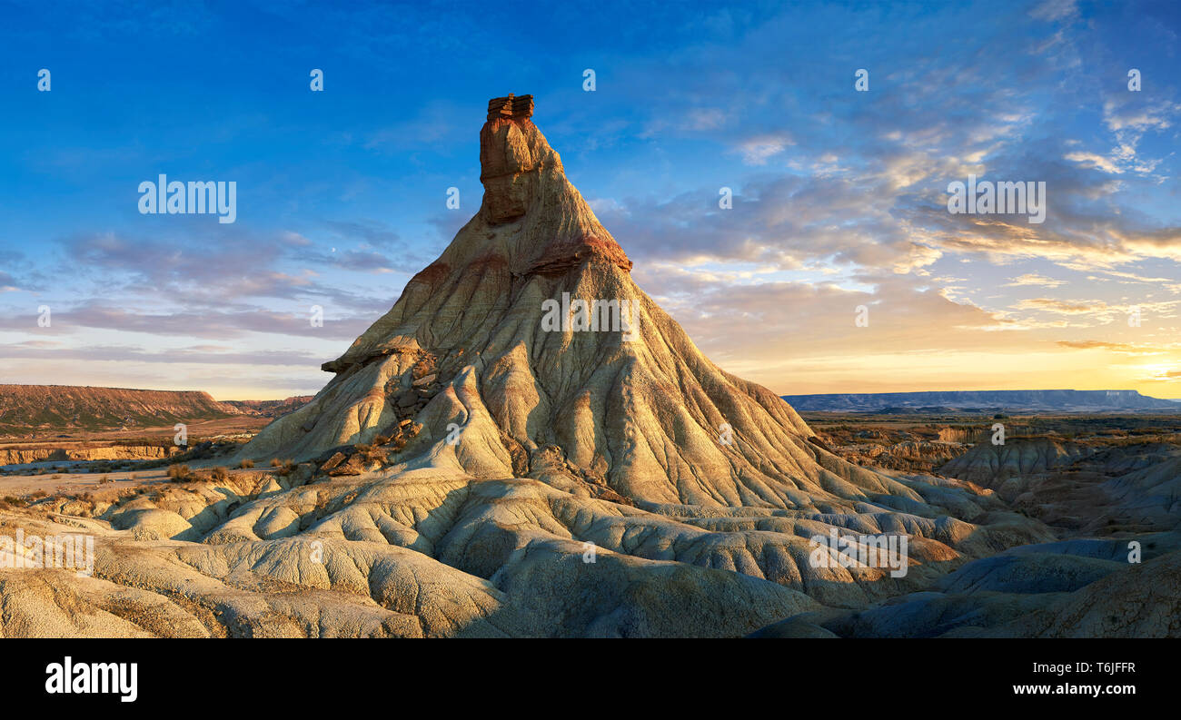 Castildeterra Felsformation in der bardenas Blanca Bereich der Bardenas Riales Naturpark, Navarra, Spanien Stockfoto