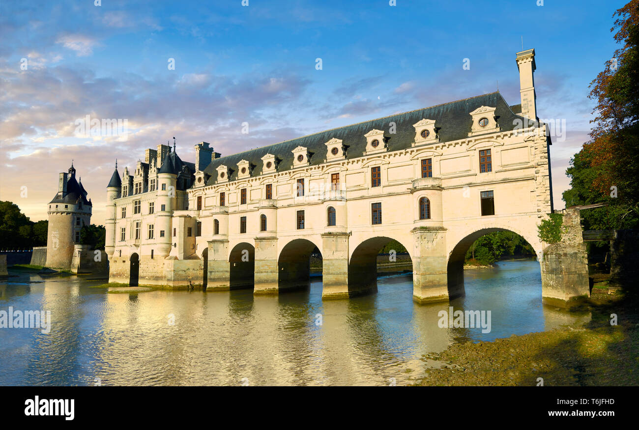 Das Chateau de Chenonceau von der französischen Renaissance Architekt Philibert de l'Orme 1555 entworfen von überspannen den Fluss Char. Loire Tal. Chenonceaux, In Stockfoto