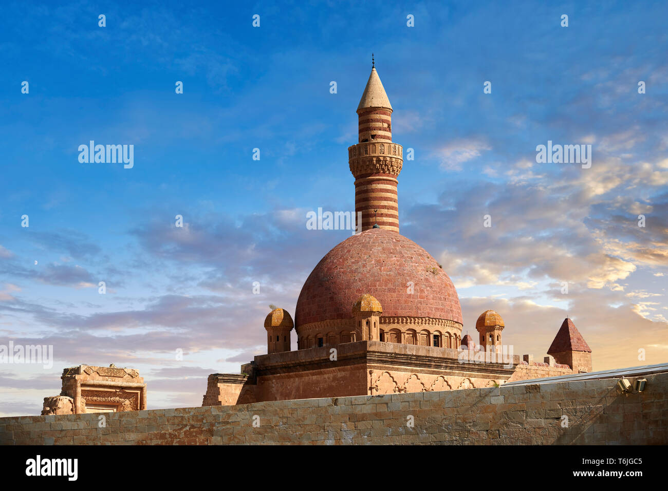 Minarete der Moschee aus dem 18. Jahrhundert osmanischen Architektur des Ishak Pasha Palace (Türkisch: İshak Pasa Sarayı), Agrı Provinz Eastern Tur Stockfoto