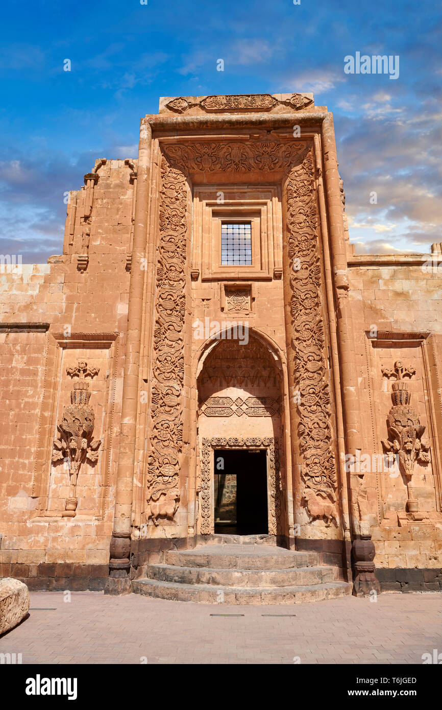 Hof und Eingang zum Mausoleum des 18. Jahrhunderts der osmanischen Architektur des Ishak Pasha Palace Türkei Stockfoto