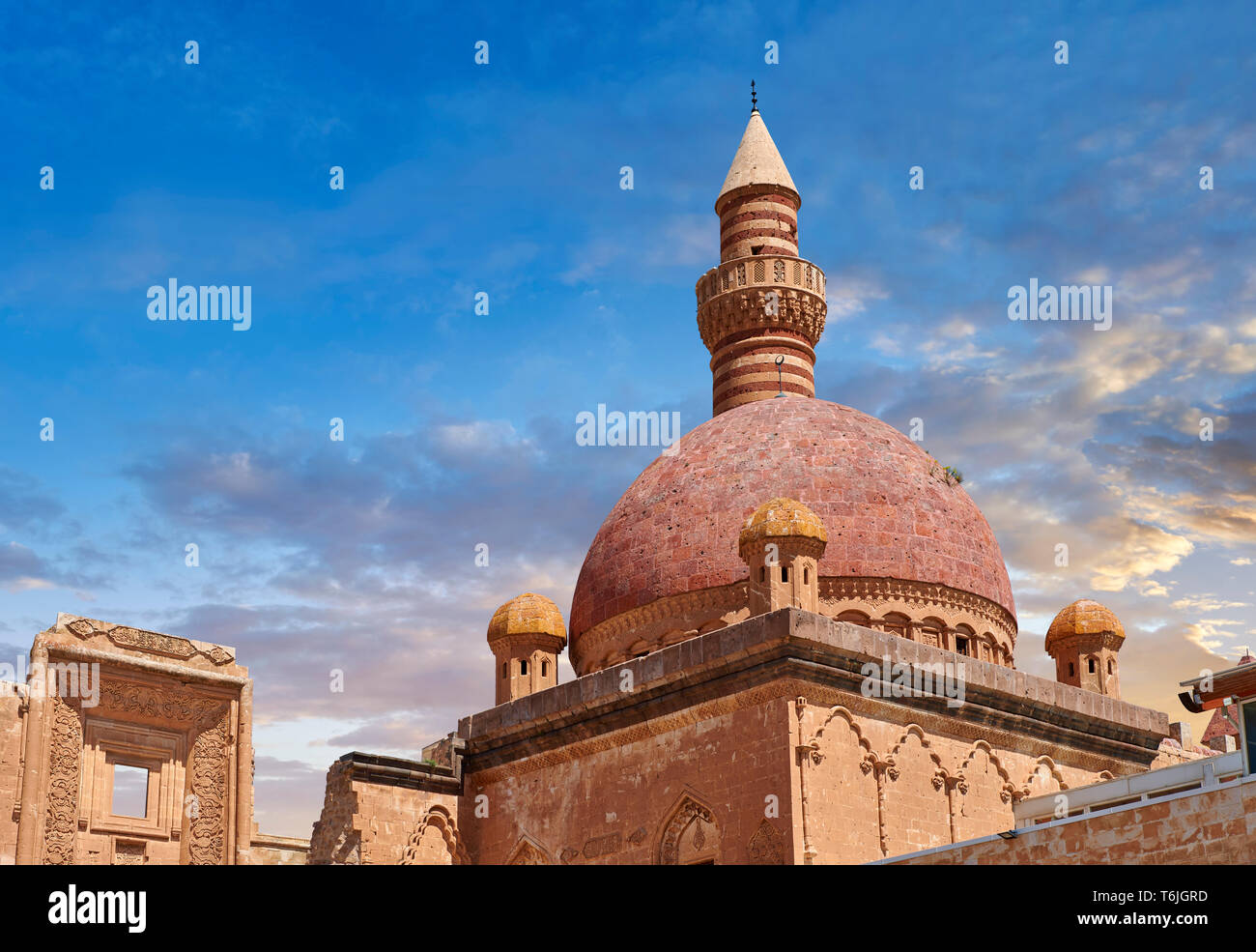 Minarete der Moschee aus dem 18. Jahrhundert osmanischen Architektur des Ishak Pasha Palace (Türkisch: İshak Pasa Sarayı), Agrı Provinz Eastern Tur Stockfoto Minarete der Moschee aus dem 18. Jahrhundert osmanischen Architektur des Ishak Pasha Palace (Türkisch: İshak Pasa Sarayı), Agrı Provinz Eastern Tur Stockfoto