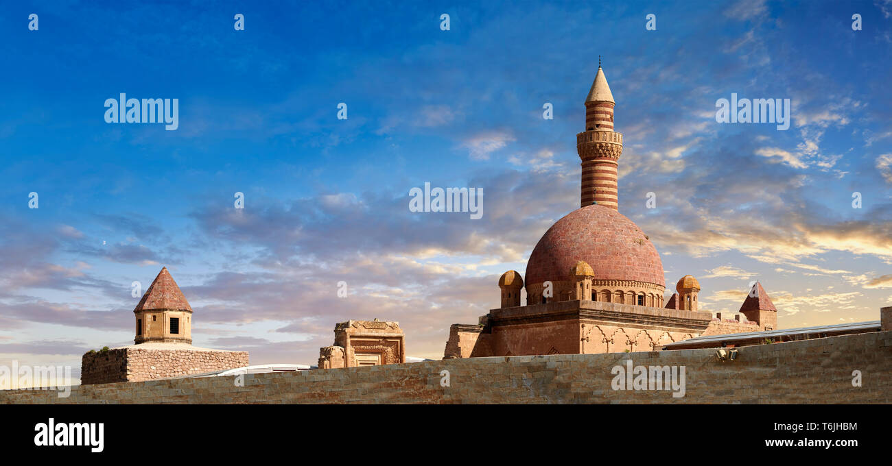 Minarete der Moschee aus dem 18. Jahrhundert osmanischen Architektur des Ishak Pasha Palace (Türkisch: İshak Pasa Sarayı), Agrı Provinz Eastern Tur Stockfoto