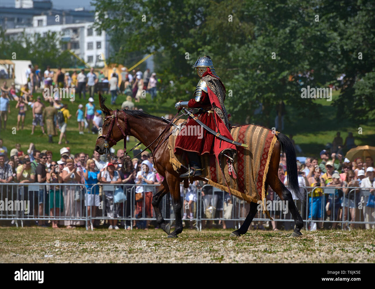 Moskau, Russland - Juli 08, 2012: Winged polnische Husar an die Zeiten und Epochen Festival in Kolomenskoye Immobilien, die sich mit russischen und europäischen Histor Stockfoto