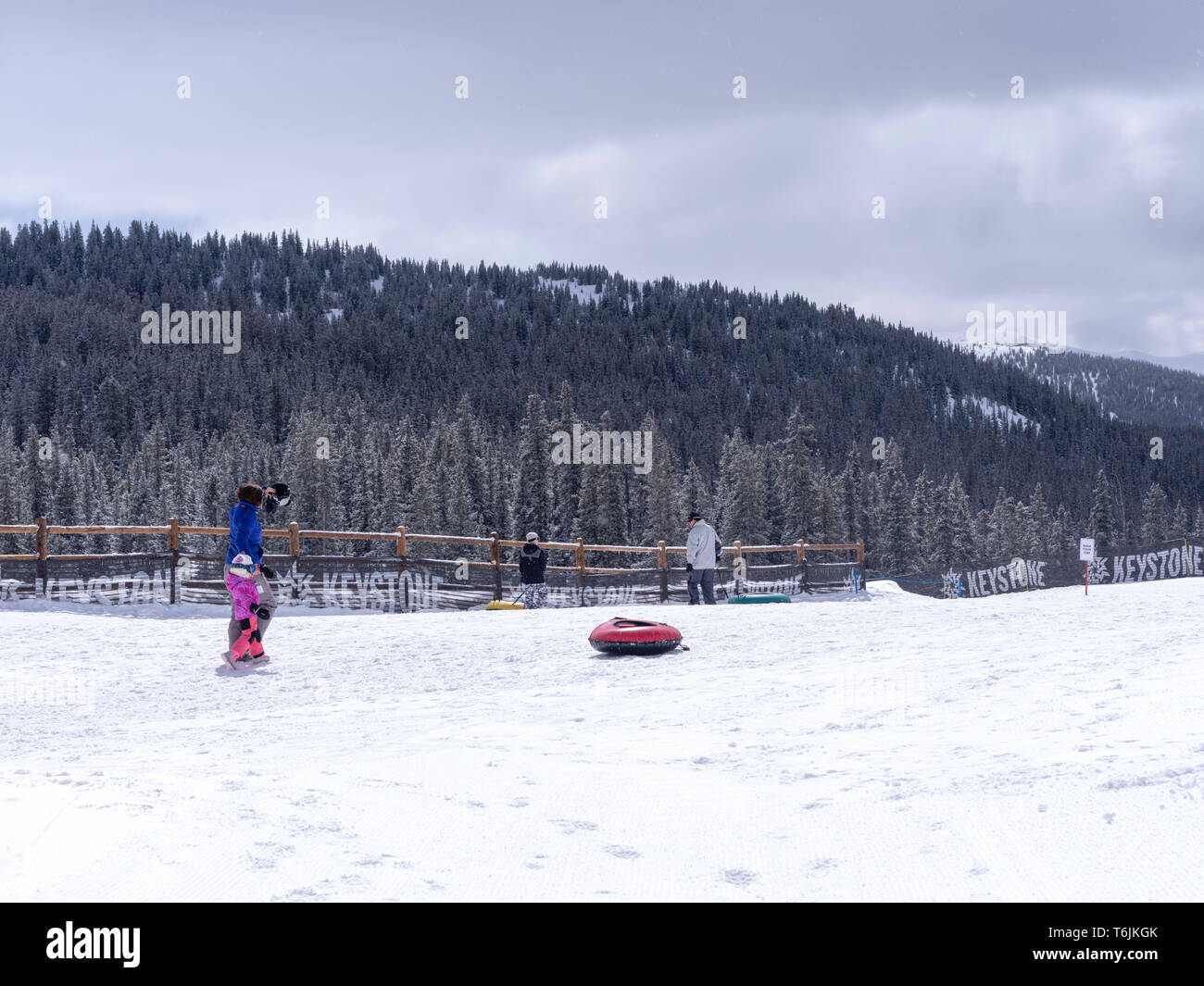 Snowtubing bei Keystone Ski Resort, Keystone, Colorado, USA. Stockfoto
