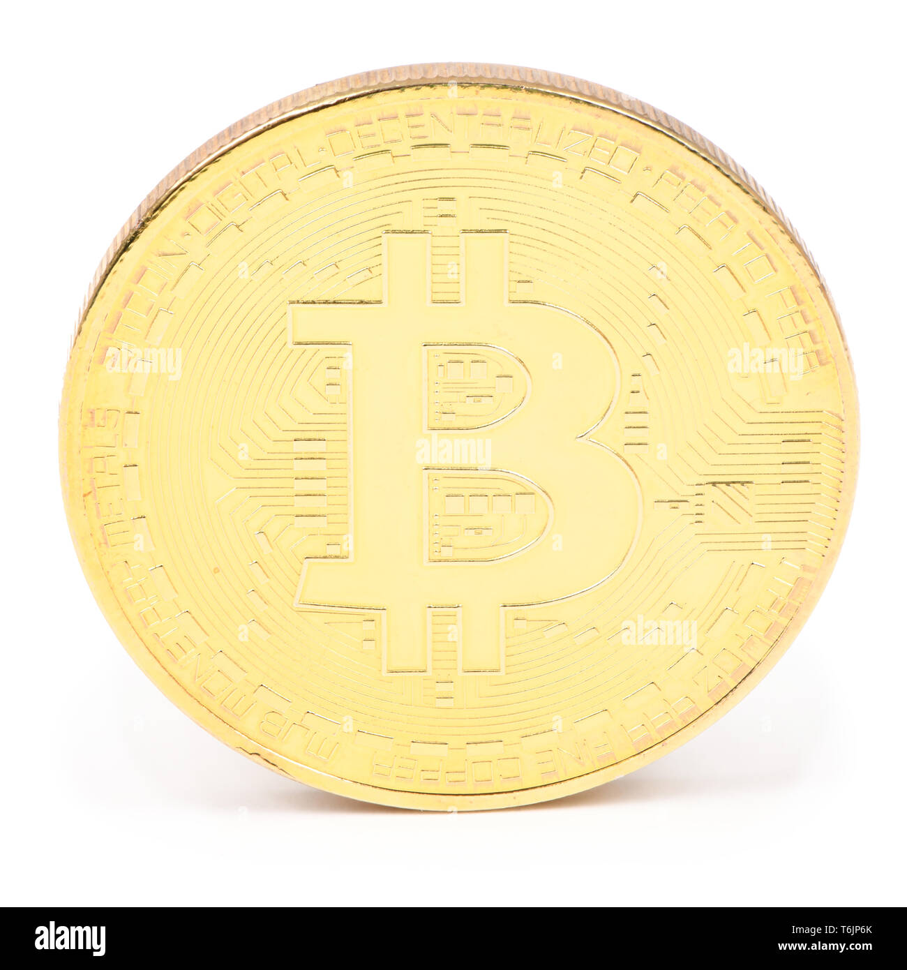 Golden bitcoin auf weißem Hintergrund. Hochauflösendes Foto. Volle Tiefenschärfe. Stockfoto