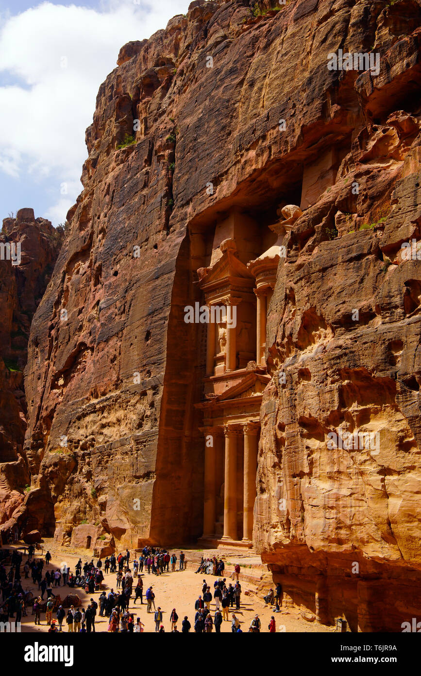 Die Schatzkammer (oder Al-Khazneh) Dieses herrliche Struktur geschnitzt aus den sandsteinfelsen als Begräbnisstätte der nabatäischen Königs Aretas III. Petra, Jordanien. Stockfoto