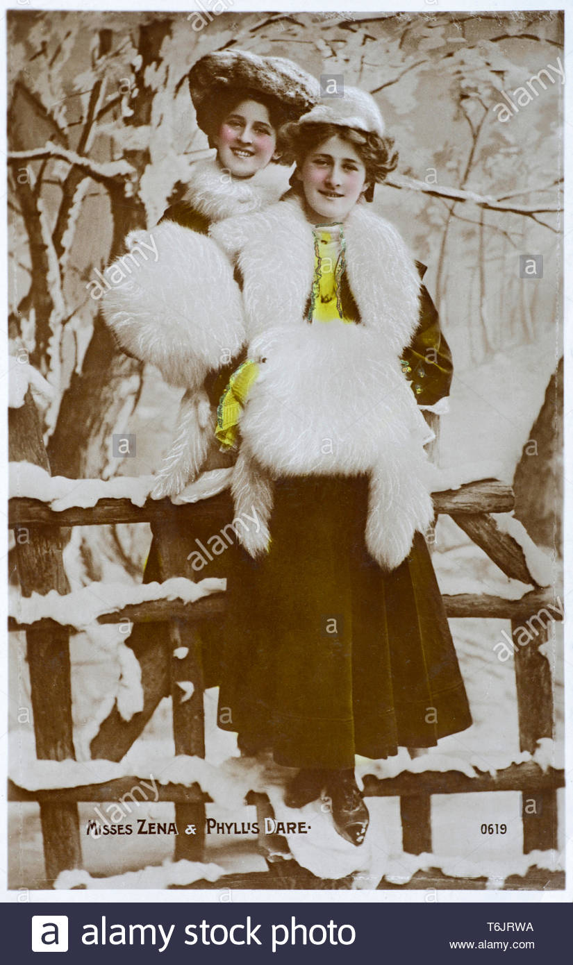 Phyllis Wagen, 1890-1975 und Zena Wagen, 1887 - 1975, waren die Schwestern und englischer Sänger und Schauspieler, bekannt für ihre Leistungen im Edwardianischen musikalische Komödie und andere musikalische Theater in der ersten Hälfte des 20. Jahrhunderts, Vintage real Foto Postkarte von 1906 Stockfoto