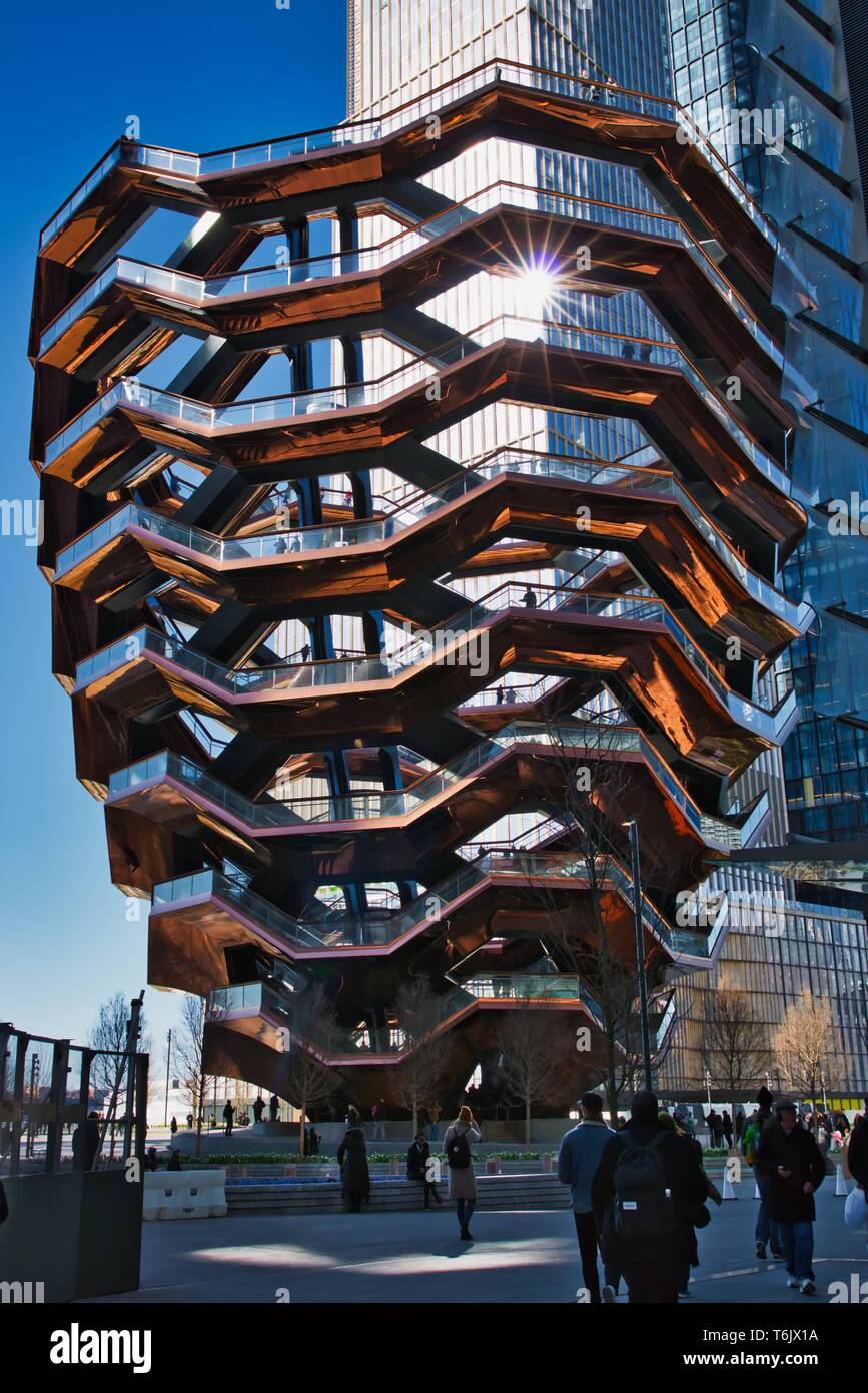 New York City, NY/USA, April 01, 2019: Das Schiff, eine moderne Kunst, wabe wie Treppe in der Mitte des Hudson Yard für Besucher geöffnet, auf einer s Stockfoto