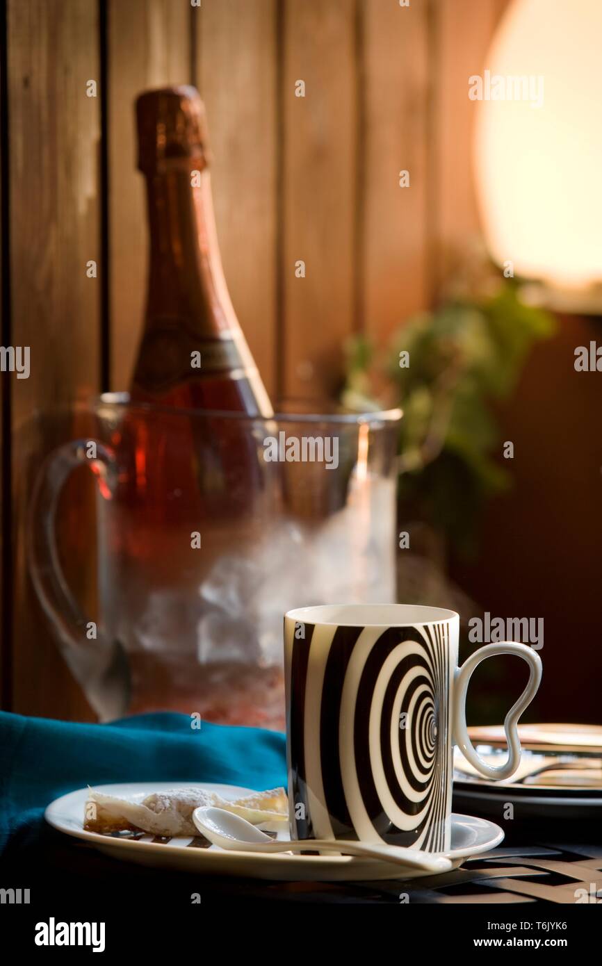 Champagner und Kaffee Stockfoto