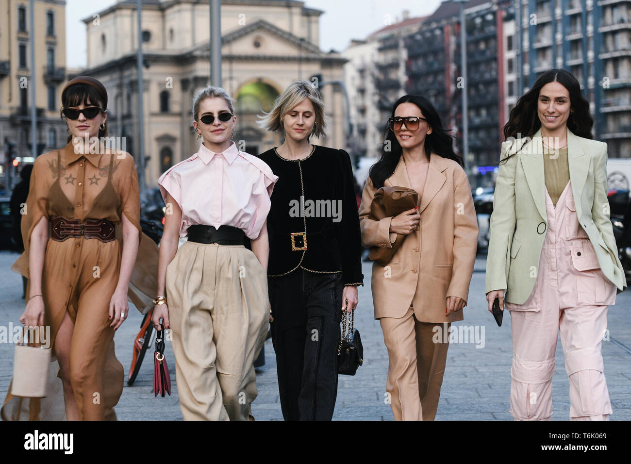 Mailand, Italien - 20. Februar 2019: Street Style Outfits - Modelle, Blogger und einflussnehmern vor einer Modenschau in Mailand auf der Modewoche - MFWFW 19. Stockfoto