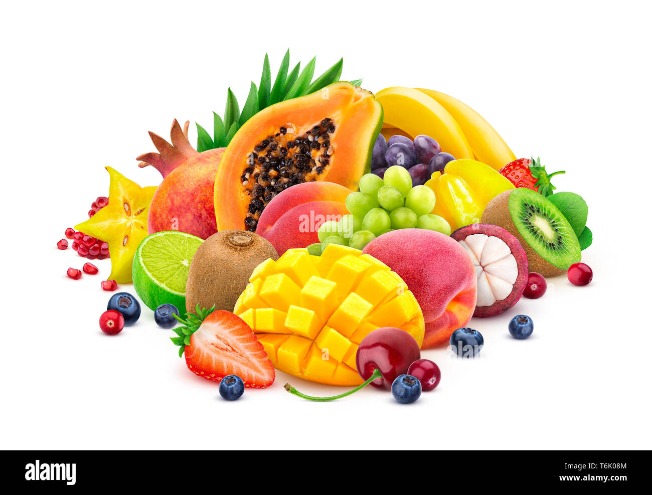 Auswahl an exotischen Früchten und Beeren auf weißem Hintergrund mit Freistellungspfad isoliert Stockfoto
