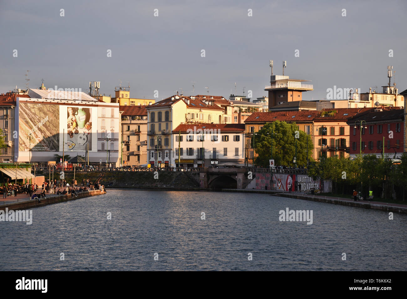 Die Sonne in der Mailand Hafenbecken (Darsena di Milano) Bereich Stockfoto