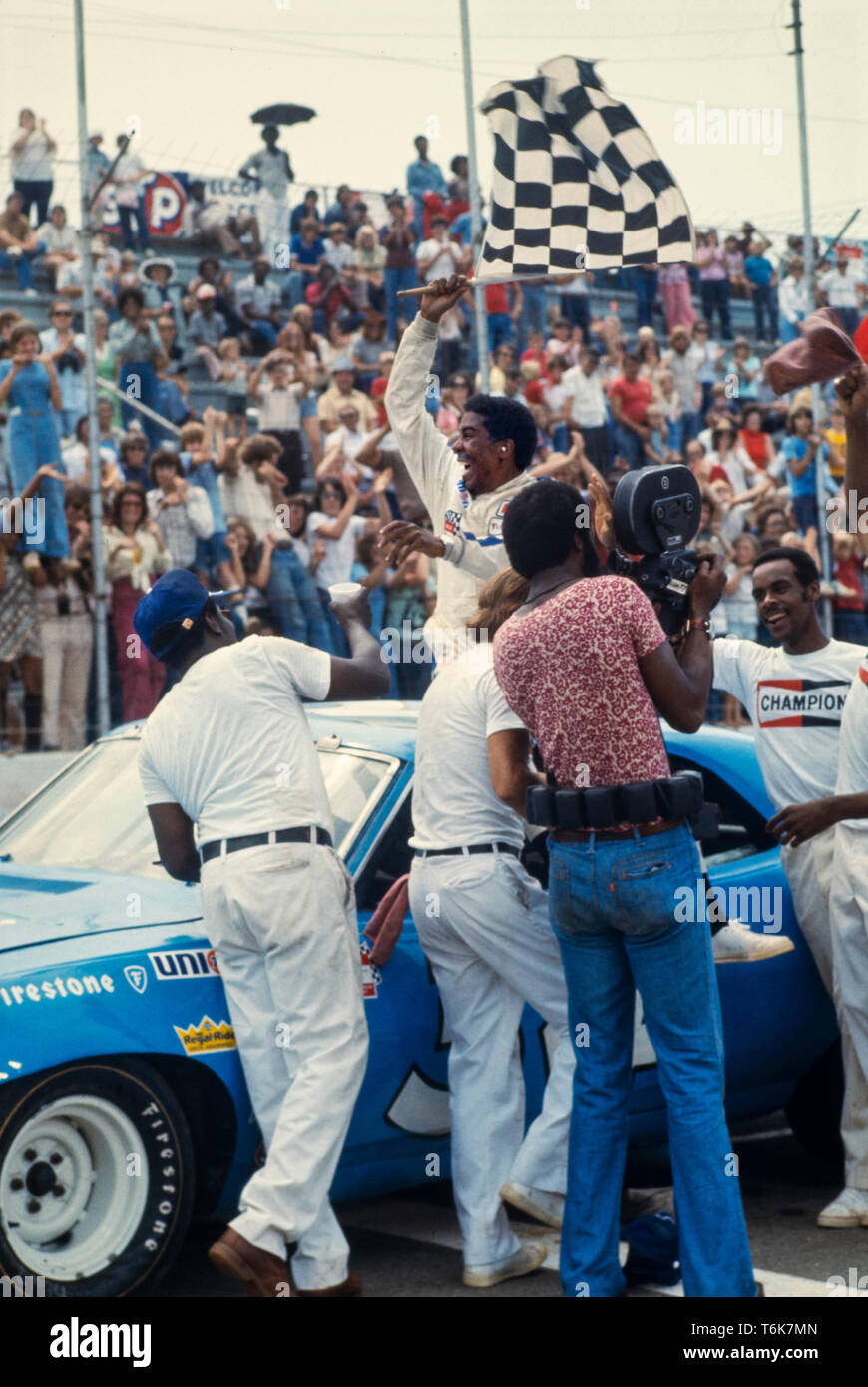 Komiker und Schauspieler Richard Pryor in einer abendfüllenden Film mit dem Titel geölter Blitz, die Geschichte der ersten afrikanischen amerikanischen NASCAR Fahrer - Wendell Scott - ein NASCAR Rennen zu gewinnen. Stockfoto